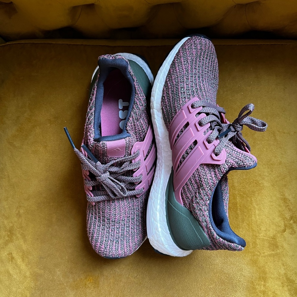 NEVER WORN.
adidas Ultra Boost 4.0
Style BB6495 Retails 180.